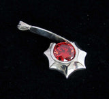 Colgante CZ rojo redondo asimétrico - Plata de ley