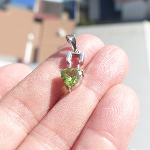 Arrow Head Pendant, Minimalist Peridot Silver Pendant, Sterling Silver green Peridot Pendant, Triangle shaped Peridot