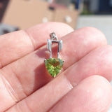 Arrow Head Pendant, Minimalist Peridot Silver Pendant, Sterling Silver green Peridot Pendant, Triangle shaped Peridot