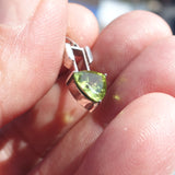 Arrow Head Pendant, Minimalist Peridot Silver Pendant, Sterling Silver green Peridot Pendant, Triangle shaped Peridot