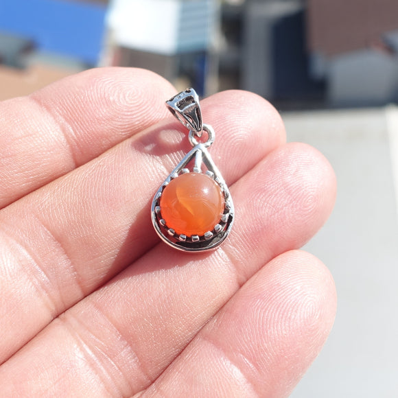 Minimalist Carnelian Silver Pendant, Sterling Silver orange Carnelian Pendant, Round shaped Carnelian