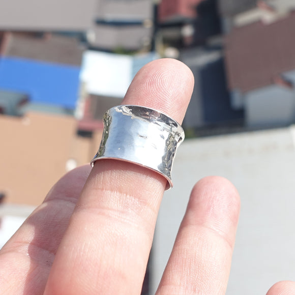 Minimalist Silver Ring, Sterling Silver Ring, handmade silver ring, hammered design, wide band Ring, Unisex Design - flexible Size 7.5