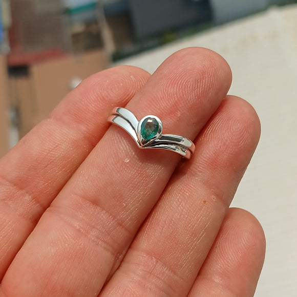 Emerald Ring, Sterling Silver Ring, Natural green Emerald, Pear Shaped Emerald, Handmade Silver Ring, Unique Design, Gift for Her, Size 8