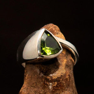 Peridot silver Ring, green Peridot Ring, Sterling Silver Ring, Solitaire Ring with Triangle Cut Peridot, unique design, gift for her, Size 8