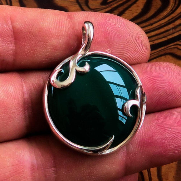 Round Agate Pendant, Sterling Silver Pendant, Artwork Pendant, green Agate cabochon, gift for her, unique design, sterling silver amulet