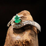 Sterling Silver Solitaire Ring with pear shape Green Emerald and white CZ - Size 7 - BikeRing4u