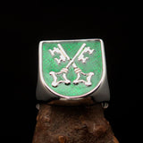 Perfectly crafted Men's Shield Ring Crossed Skeleton Keys Green - Sterling Silver - BikeRing4u