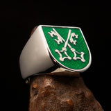 Perfectly crafted Men's Shield Ring Crossed Skeleton Keys Green - Sterling Silver - BikeRing4u