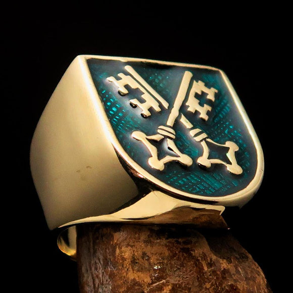 Perfectly crafted Men's Shield Ring Crossed Skeleton Keys Green - Solid Brass - BikeRing4u