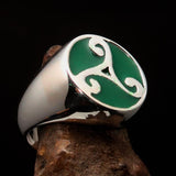 Perfectly crafted Men's Celtic Triade Ring green Triskele - Sterling Silver - BikeRing4u